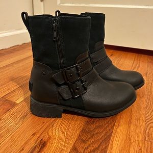 Black Ugg boots